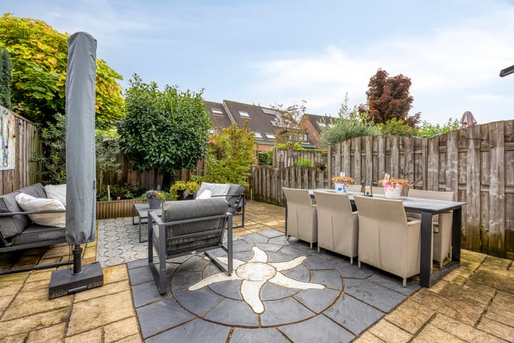 Tussenwoning te koop: Rosa Spierstraat 8, Hoofddorp