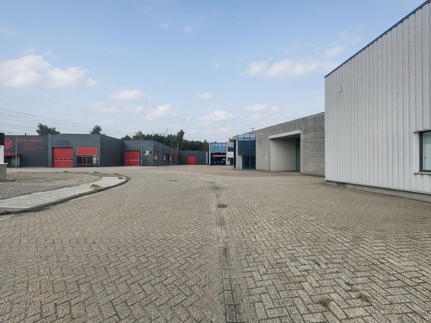 View photo 2 of Overveld 17