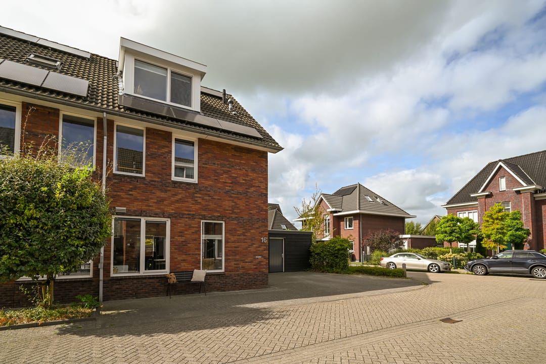 Photo 38 of Zevenster 16