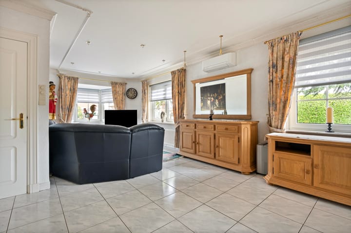 Vrijstaande woning te koop: Maastrichterweg 127, Roermond