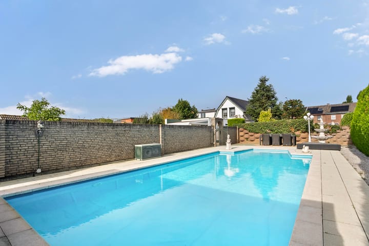 Vrijstaande woning te koop: Maastrichterweg 127, Roermond