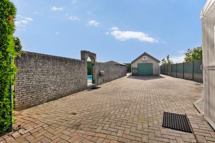 Vrijstaande woning te koop: Maastrichterweg 127, Roermond