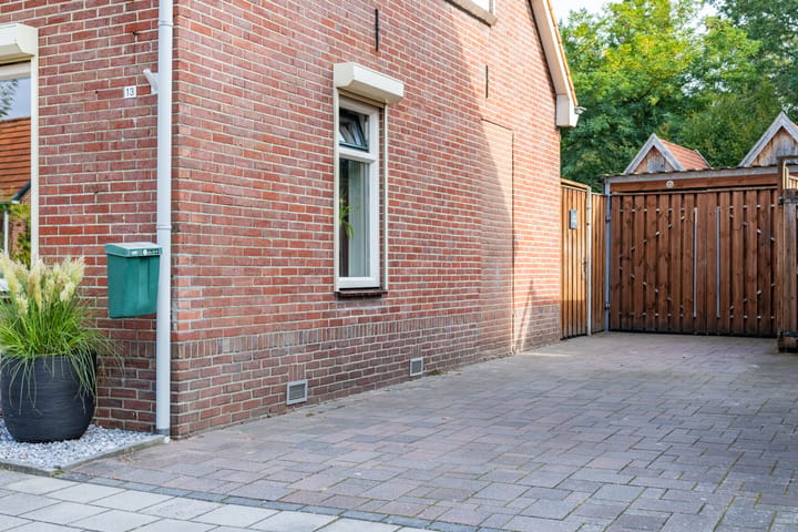 Photo 3 of Burgemeester van der Borchstraat 13