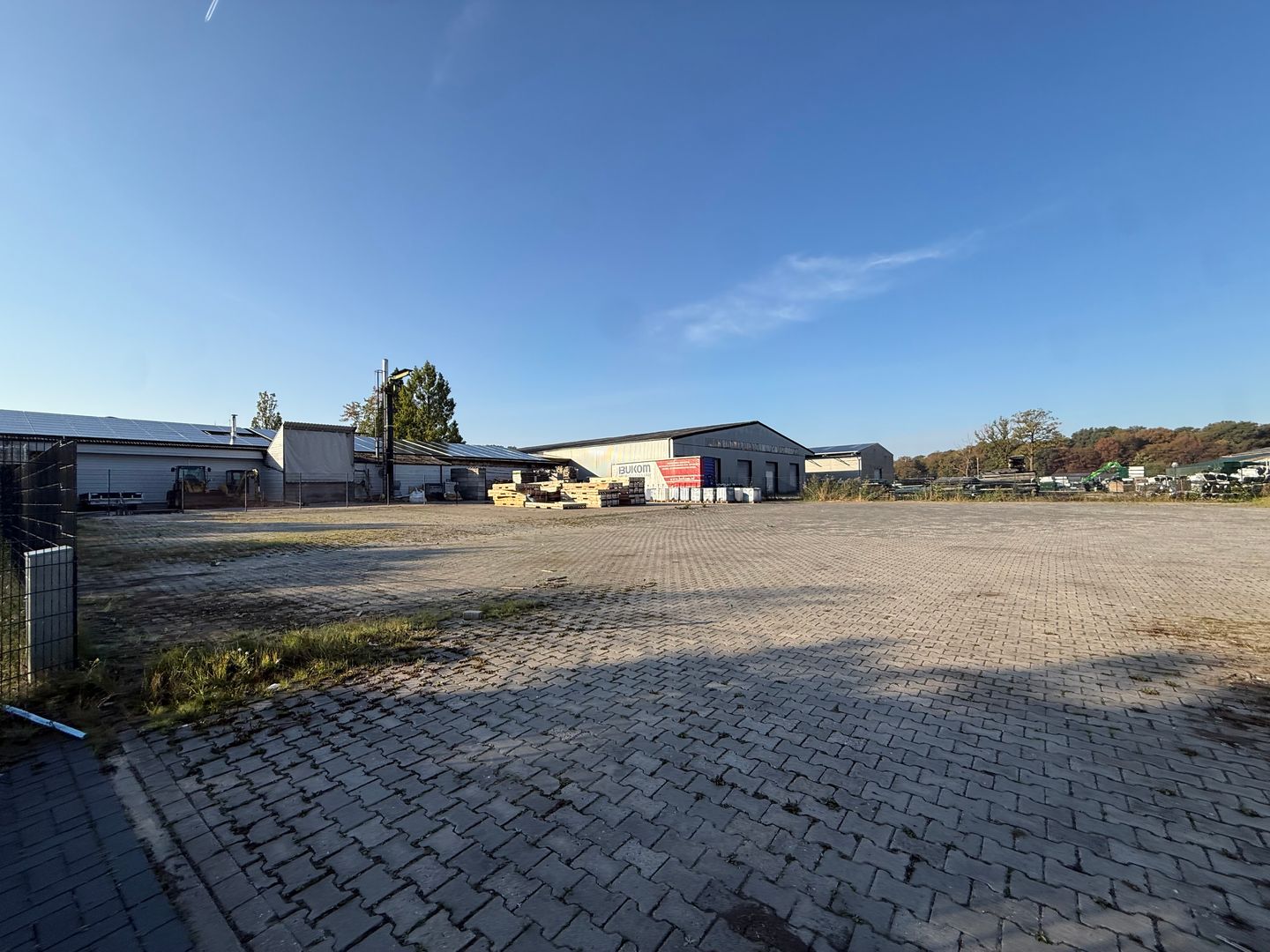 Bekijk foto 1 van Am Bahndamm