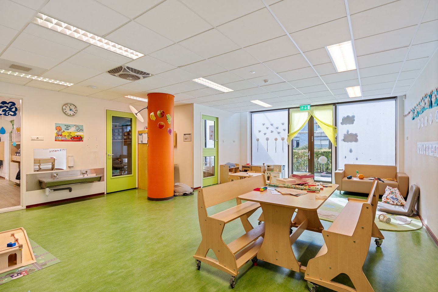 Bekijk foto 2 van Titus van Rijnstraat 233