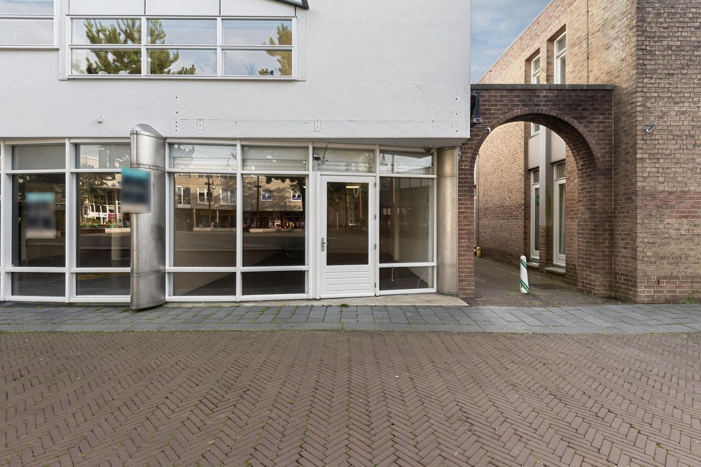 Bekijk foto 1 van Kerkplein 5