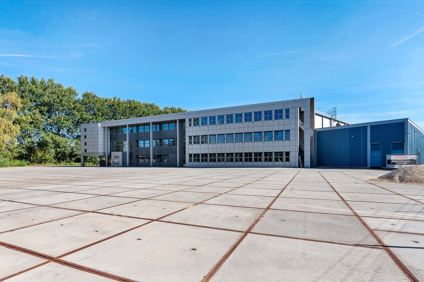 Bekijk foto 2 van Aluminiumstraat 1