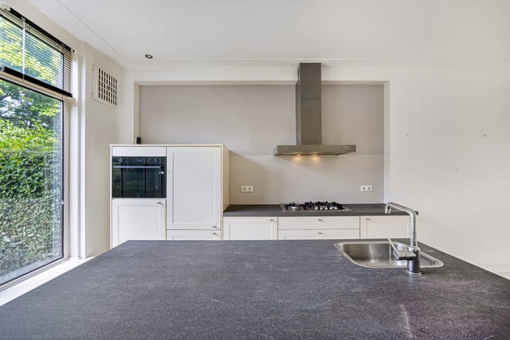 Tussenwoning te koop: Violierenweg 18, Wassenaar