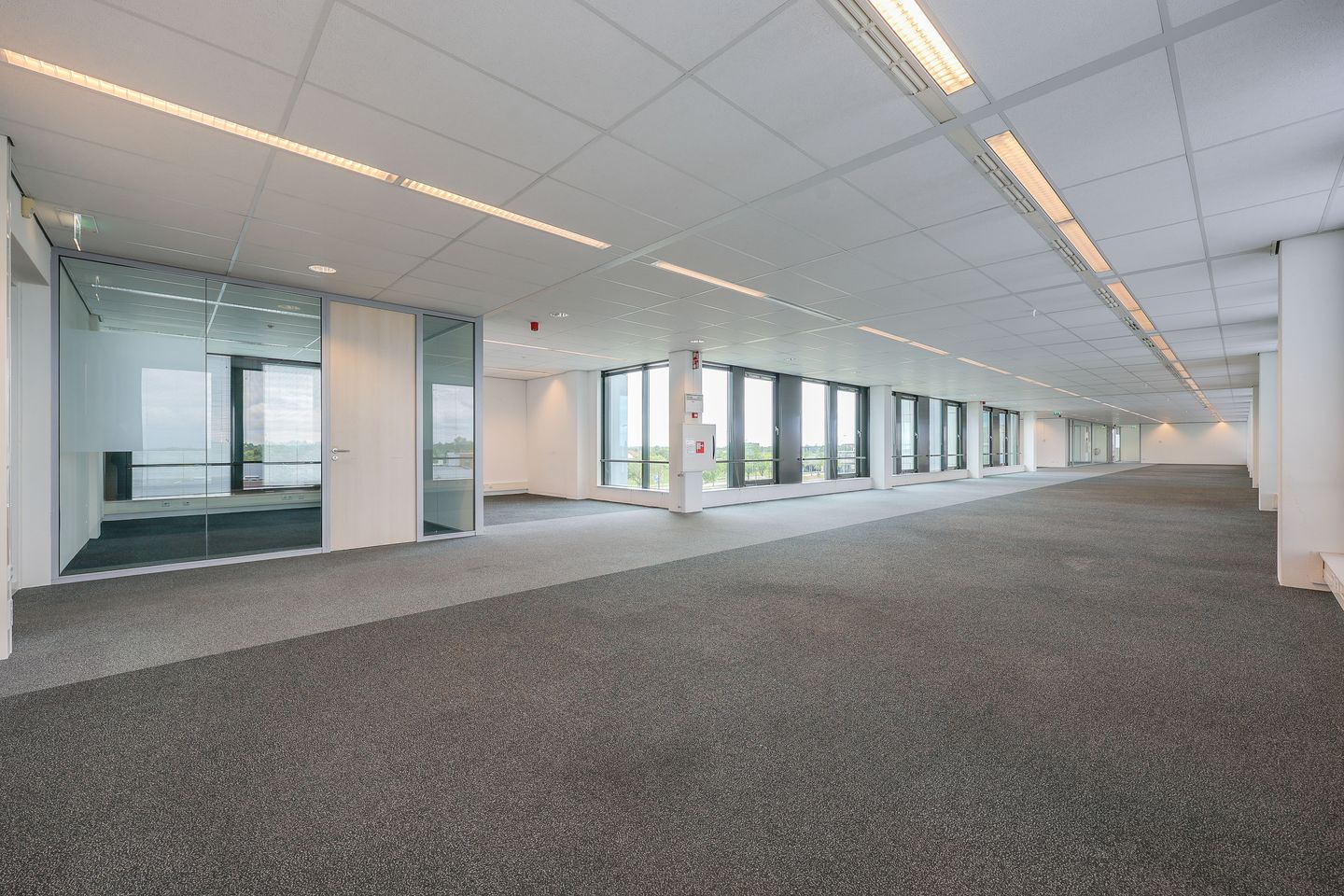 View photo 3 of Euroweg 20