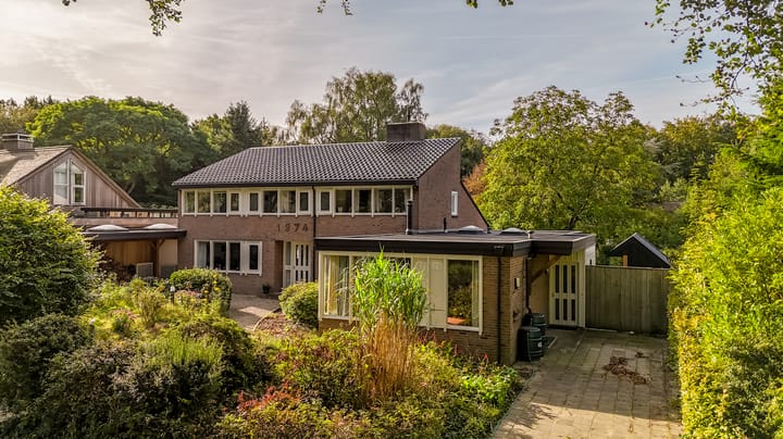 Twee-onder-één-kap te koop: Mecklenburglaan 92, Harderwijk