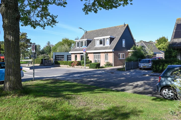 Twee-onder-één-kap te koop: Lange Wetering 1, Nederhorst Den Berg