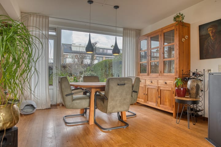 Tussenwoning te koop: Ericastraat 16, Zwijndrecht
