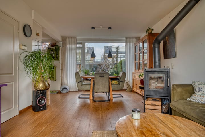 Tussenwoning te koop: Ericastraat 16, Zwijndrecht
