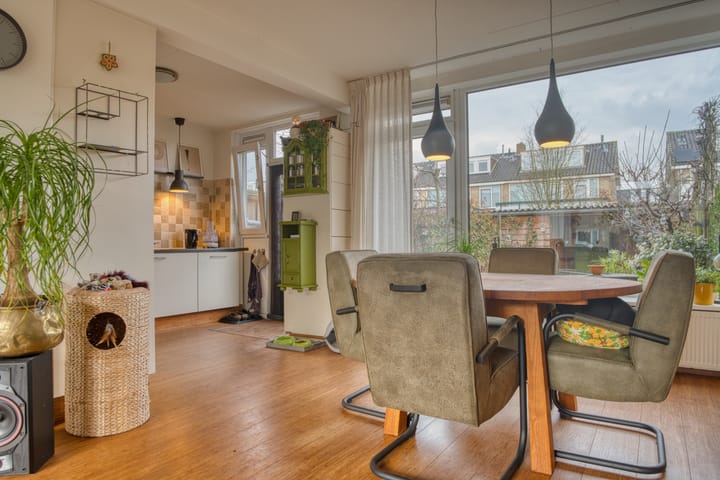 Tussenwoning te koop: Ericastraat 16, Zwijndrecht