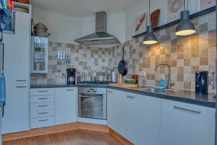 Tussenwoning te koop: Ericastraat 16, Zwijndrecht