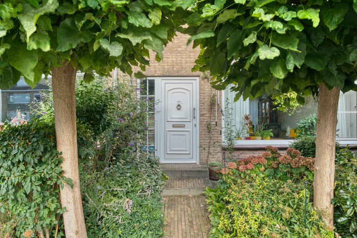 Tussenwoning te koop: Ericastraat 16, Zwijndrecht