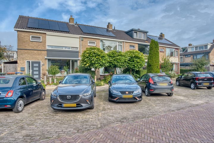 Tussenwoning te koop: Ericastraat 16, Zwijndrecht