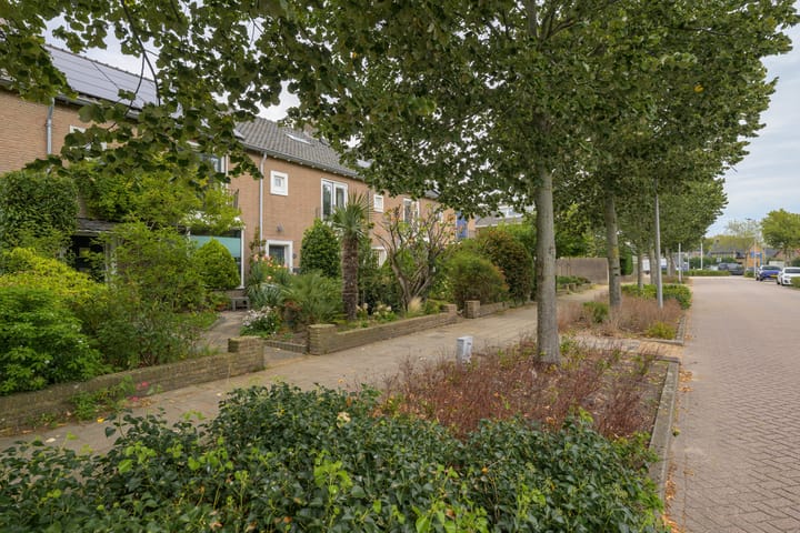 Tussenwoning te koop: Dr Poelslaan 8, Noordwijkerhout