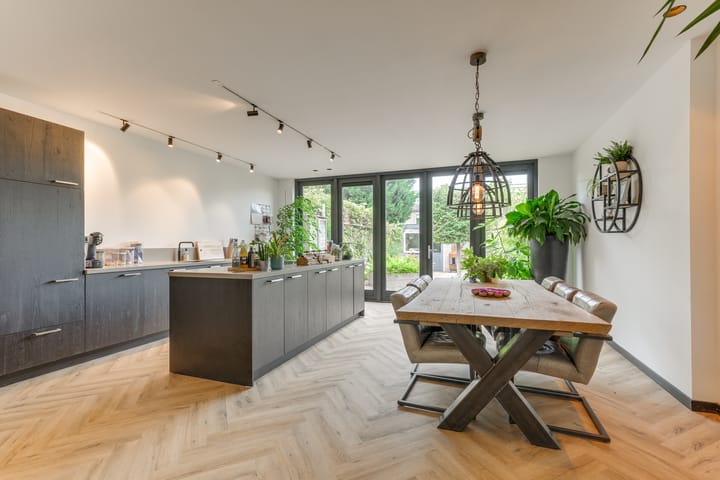 Tussenwoning te koop: Dr Poelslaan 8, Noordwijkerhout