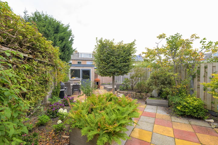 Tussenwoning te koop: Dr Poelslaan 8, Noordwijkerhout