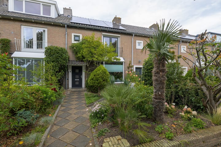 Tussenwoning te koop: Dr Poelslaan 8, Noordwijkerhout