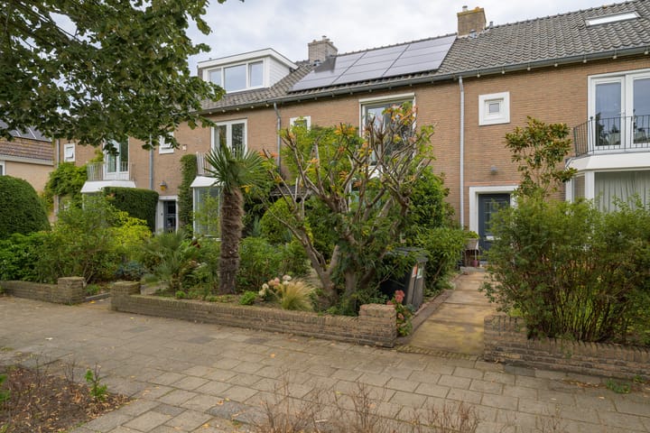 Tussenwoning te koop: Dr Poelslaan 8, Noordwijkerhout