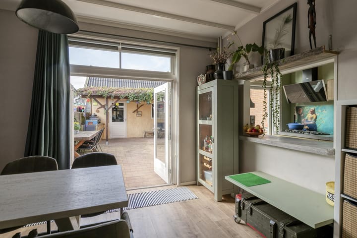 Hoekwoning te koop: Wilhelminalaan 2, Kampen