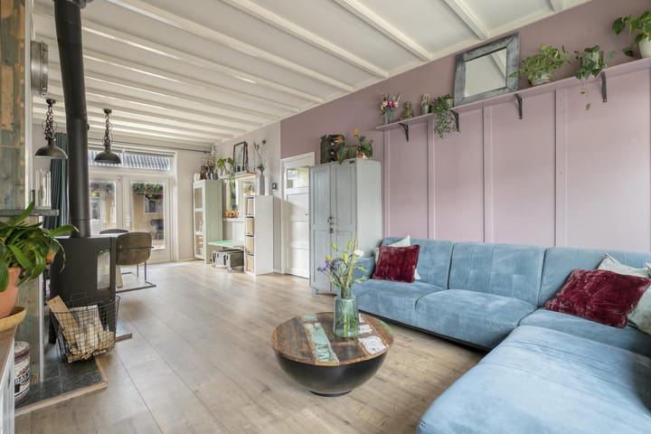 Hoekwoning te koop: Wilhelminalaan 2, Kampen