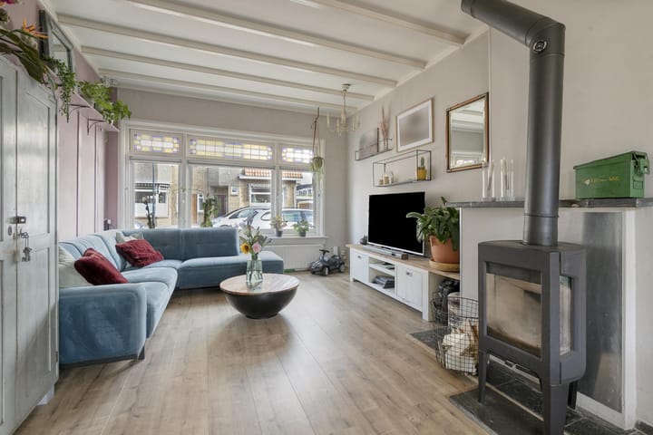 Hoekwoning te koop: Wilhelminalaan 2, Kampen