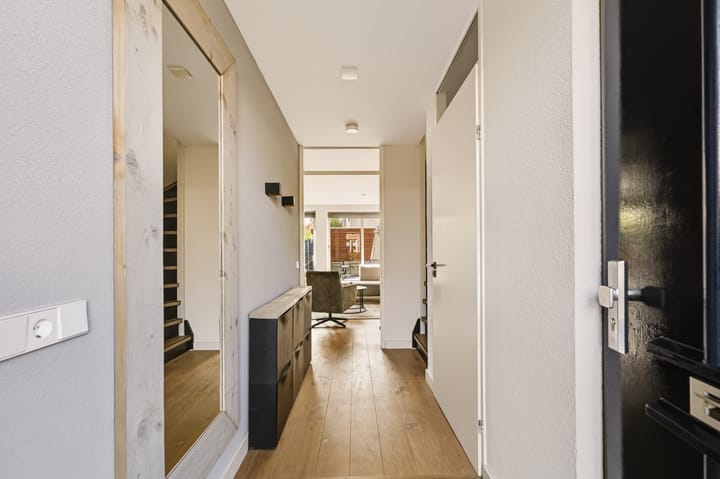 Tussenwoning te koop: Waalsteen 38, Houten