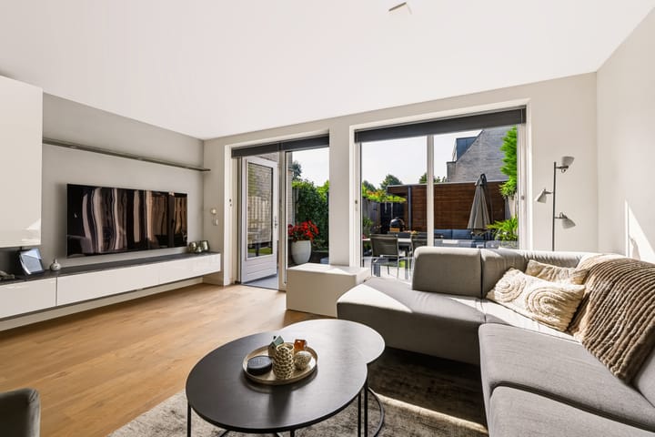 Tussenwoning te koop: Waalsteen 38, Houten