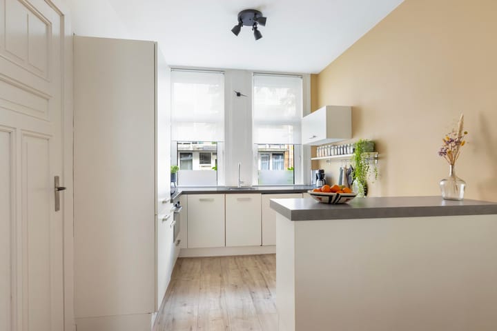 Tussenwoning te koop: Schiebroeksestraat 49, Rotterdam