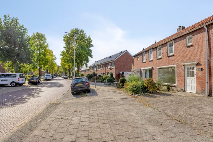 Twee-onder-één-kap te koop: anjerstraat 33, Oldenzaal