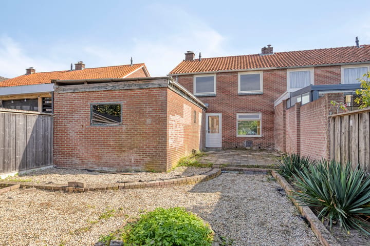 Twee-onder-één-kap te koop: anjerstraat 33, Oldenzaal