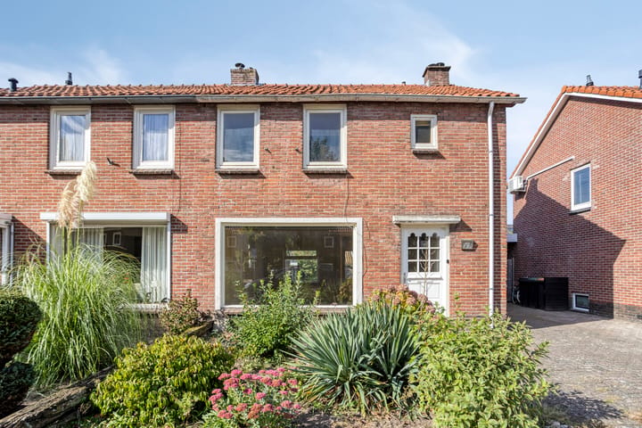 Twee-onder-één-kap te koop: anjerstraat 33, Oldenzaal