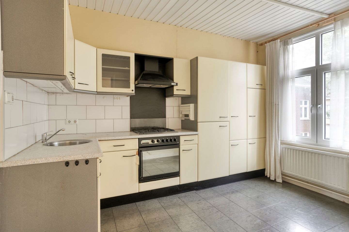 Photo 10 of Raadhuisstraat 15