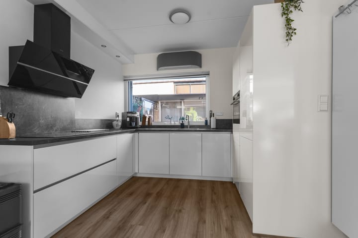 Tussenwoning te koop: Landslag 5, Huissen