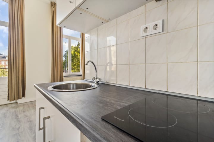 Studio te koop: Koningin Emmaplein 12B01, Maastricht