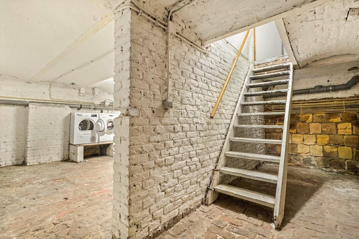 Studio te koop: Koningin Emmaplein 12B01, Maastricht