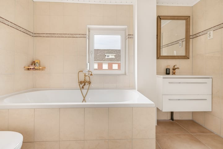Twee-onder-één-kap te koop: Reisvennestraat 53, Valkenswaard