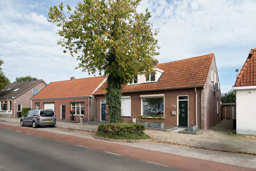 Photo 32 of Gronausestraat 175