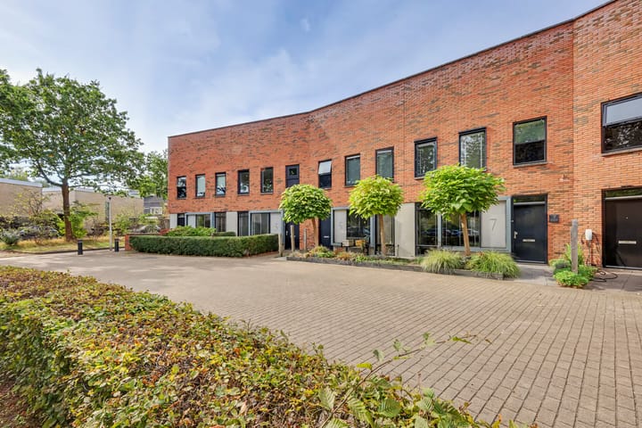 Tussenwoning te koop: Fonteinkruidlaan 7, Enschede