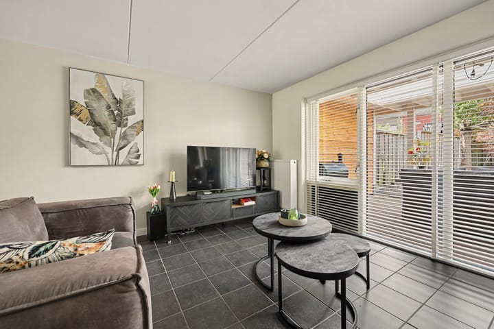 Tussenwoning te koop: Fonteinkruidlaan 7, Enschede
