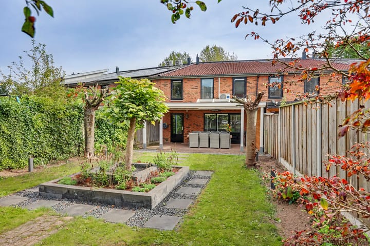 Tussenwoning te koop: Fonteinkruidlaan 7, Enschede