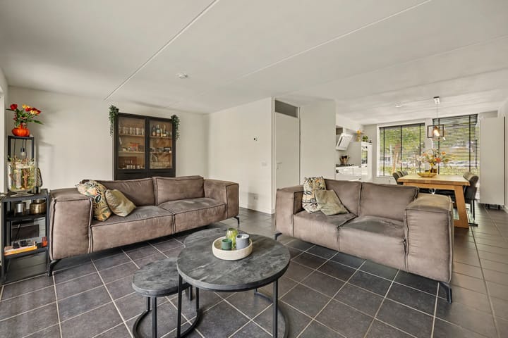 Tussenwoning te koop: Fonteinkruidlaan 7, Enschede