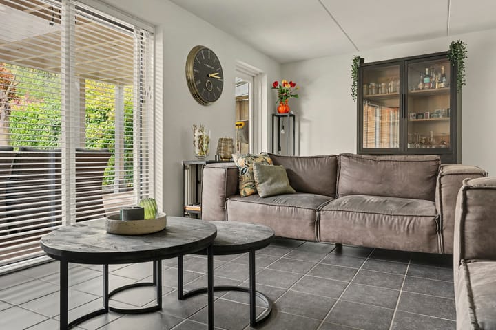 Tussenwoning te koop: Fonteinkruidlaan 7, Enschede
