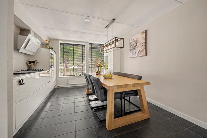 Tussenwoning te koop: Fonteinkruidlaan 7, Enschede