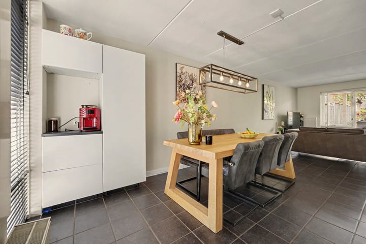 Tussenwoning te koop: Fonteinkruidlaan 7, Enschede
