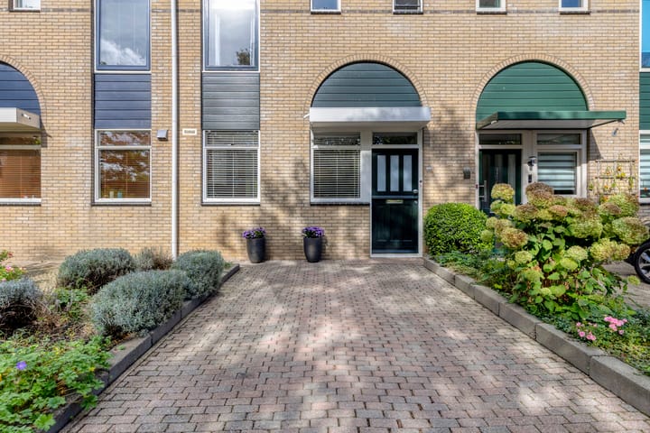 Tussenwoning te koop: Roerdompweg 76, Oud-Beijerland