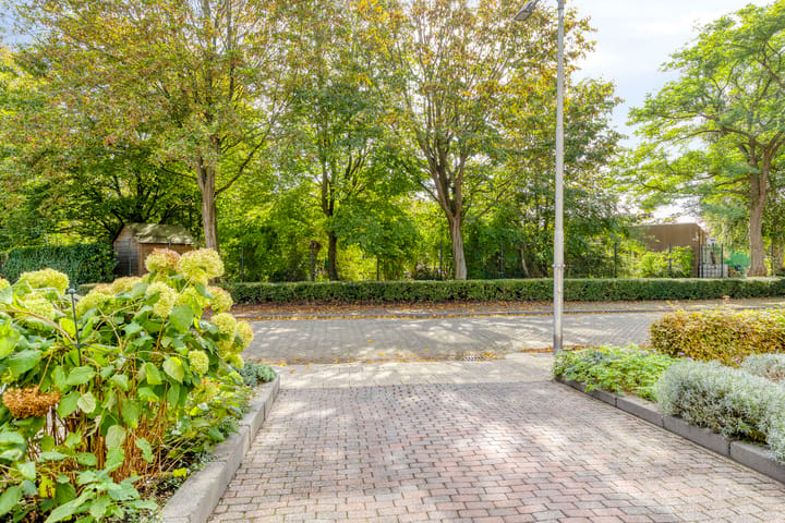 Tussenwoning te koop: Roerdompweg 76, Oud-Beijerland